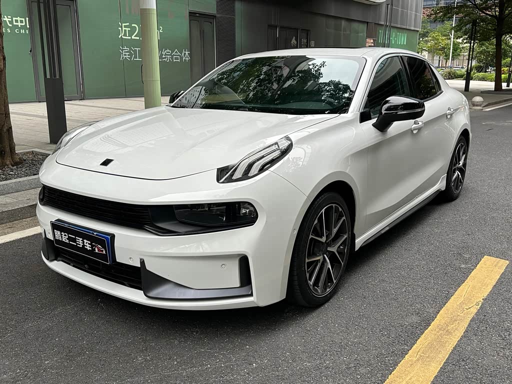 Lynk & Co 03