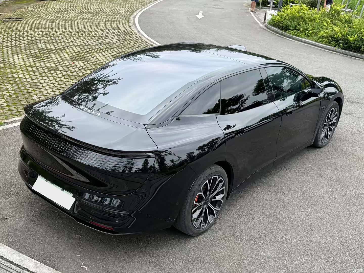 Zeekr 007, 2024 7