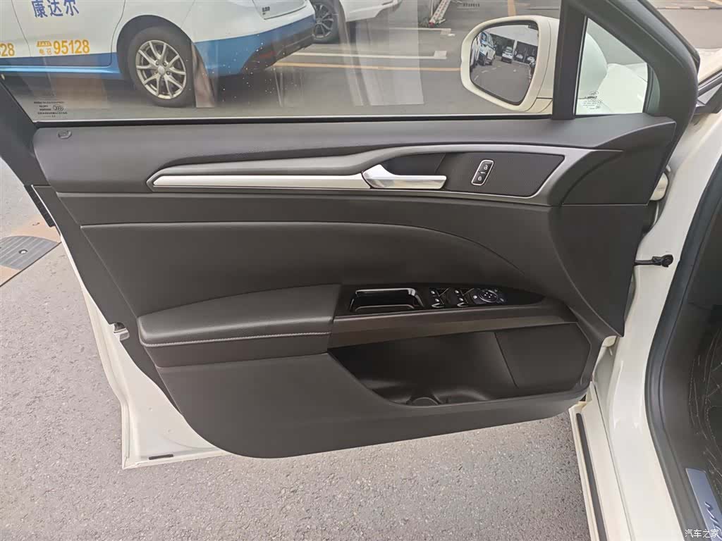 Ford Mondeo, 2013 13