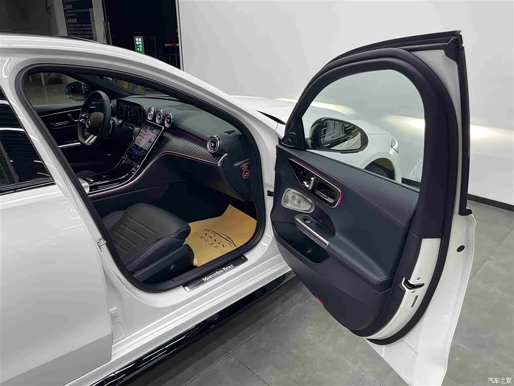 Mercedes-Benz C-Class, 2024 18