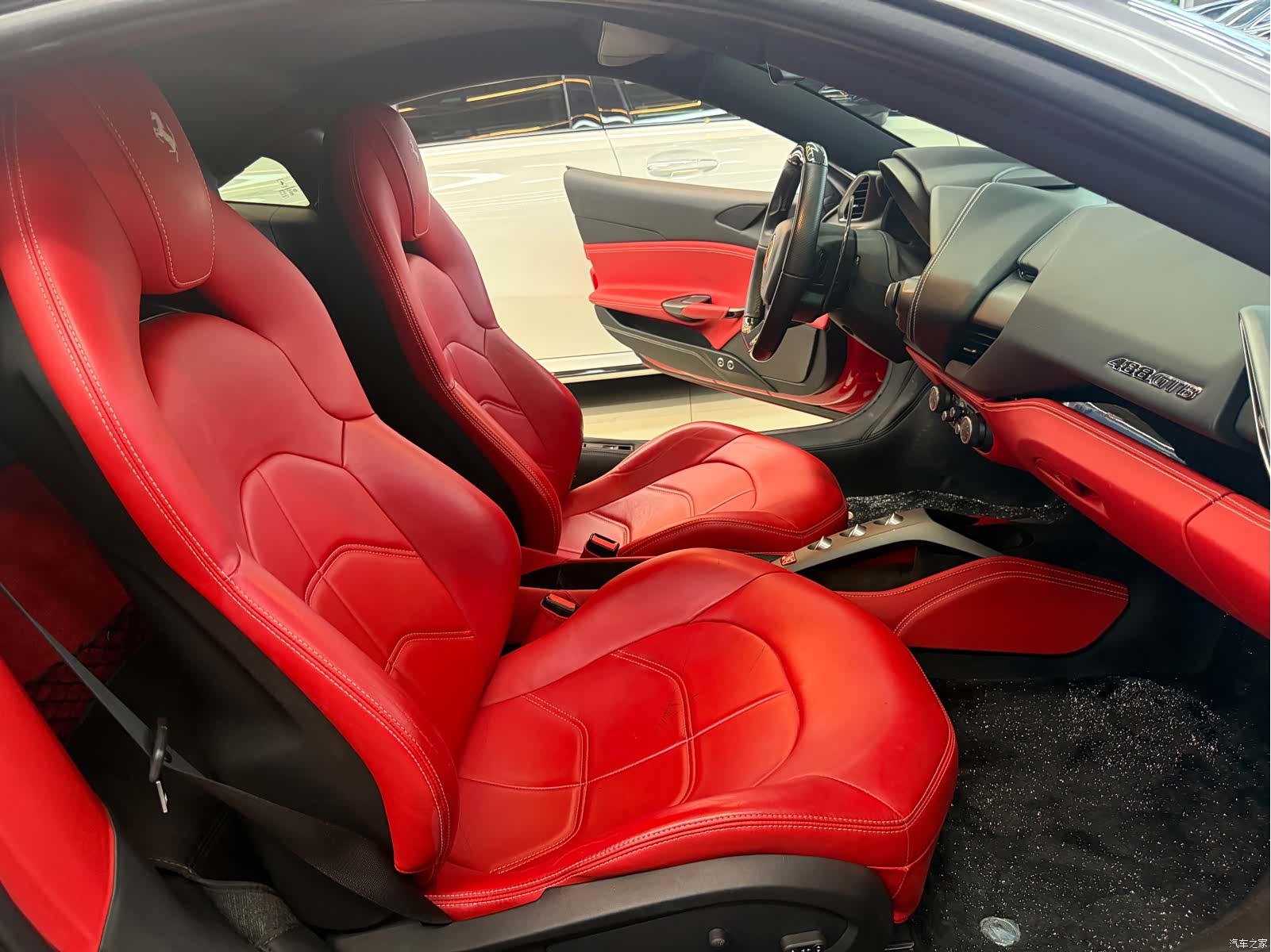 Ferrari 488, 2017 14