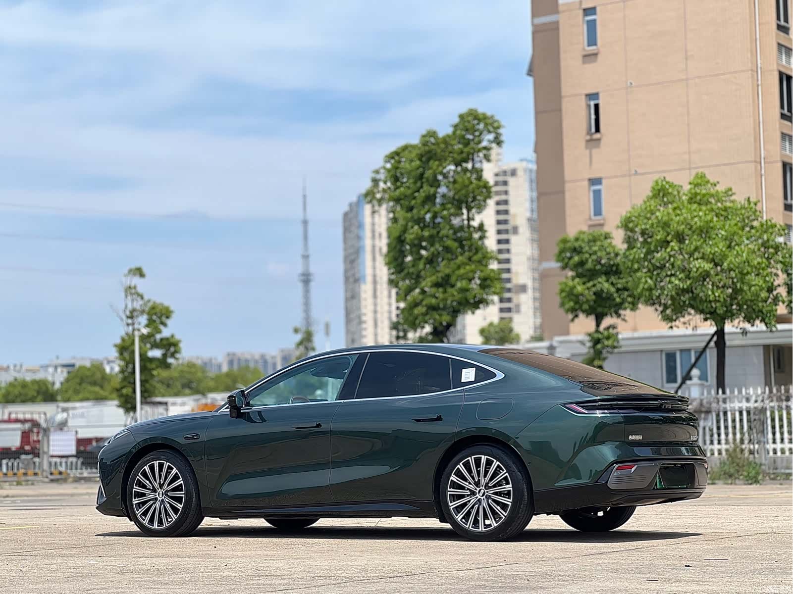 Geely 8, 2025 7