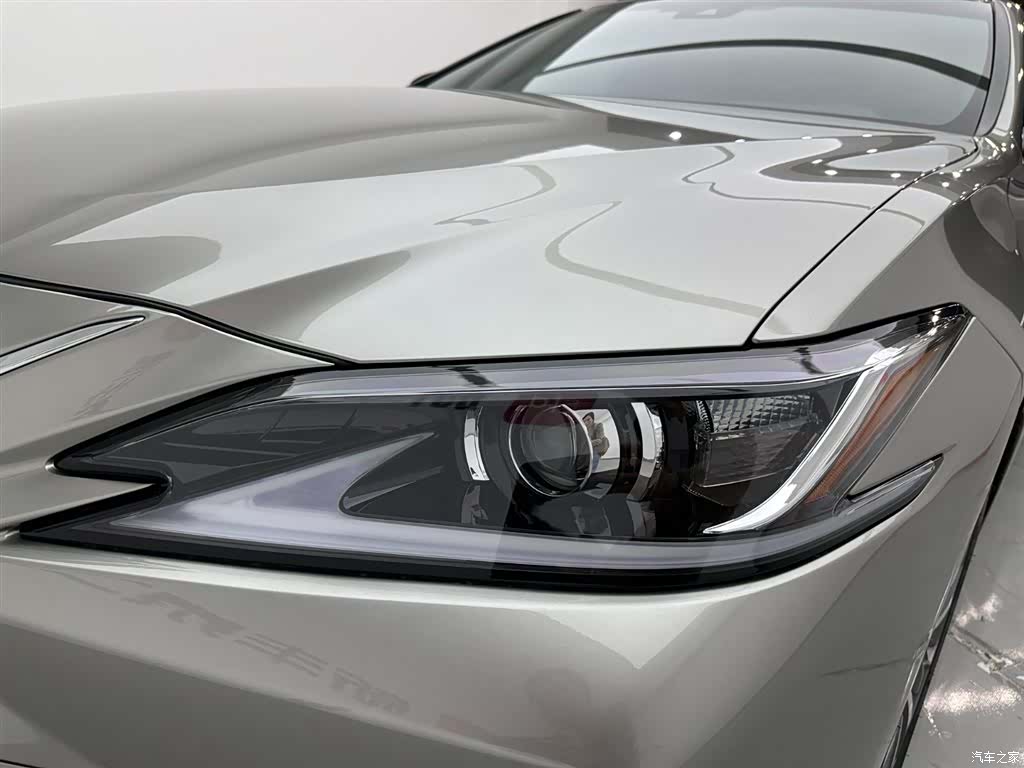 Lexus ES, 2021 27