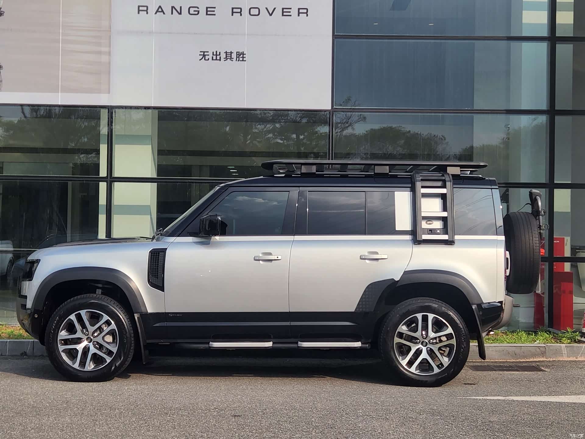 Land Rover Defender, 2021 4