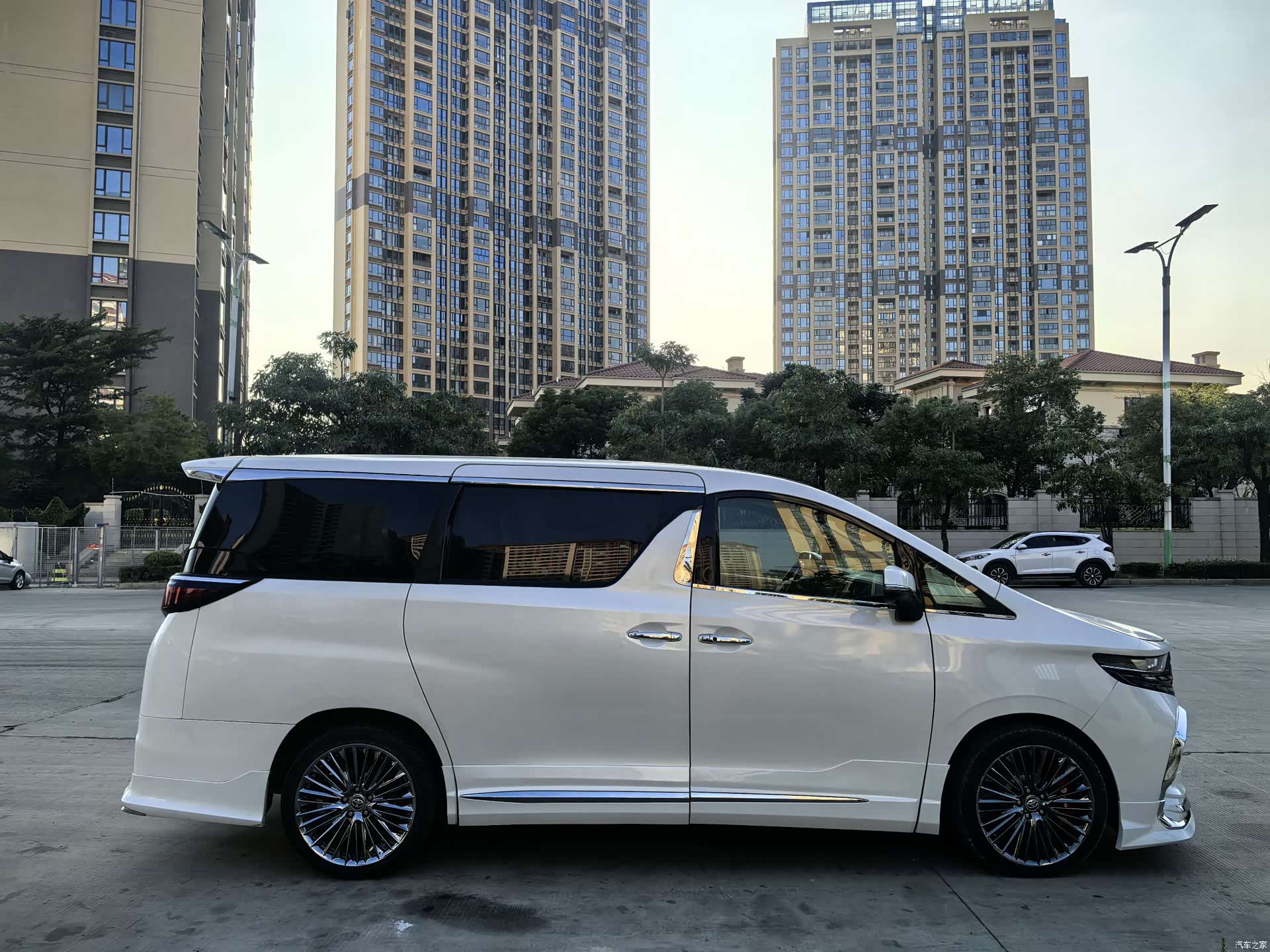 Toyota Alphard, 2013 4