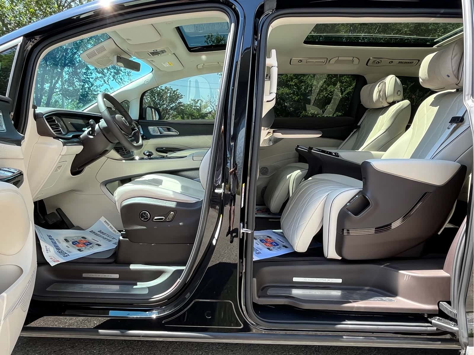 Denza D9, 2024 16