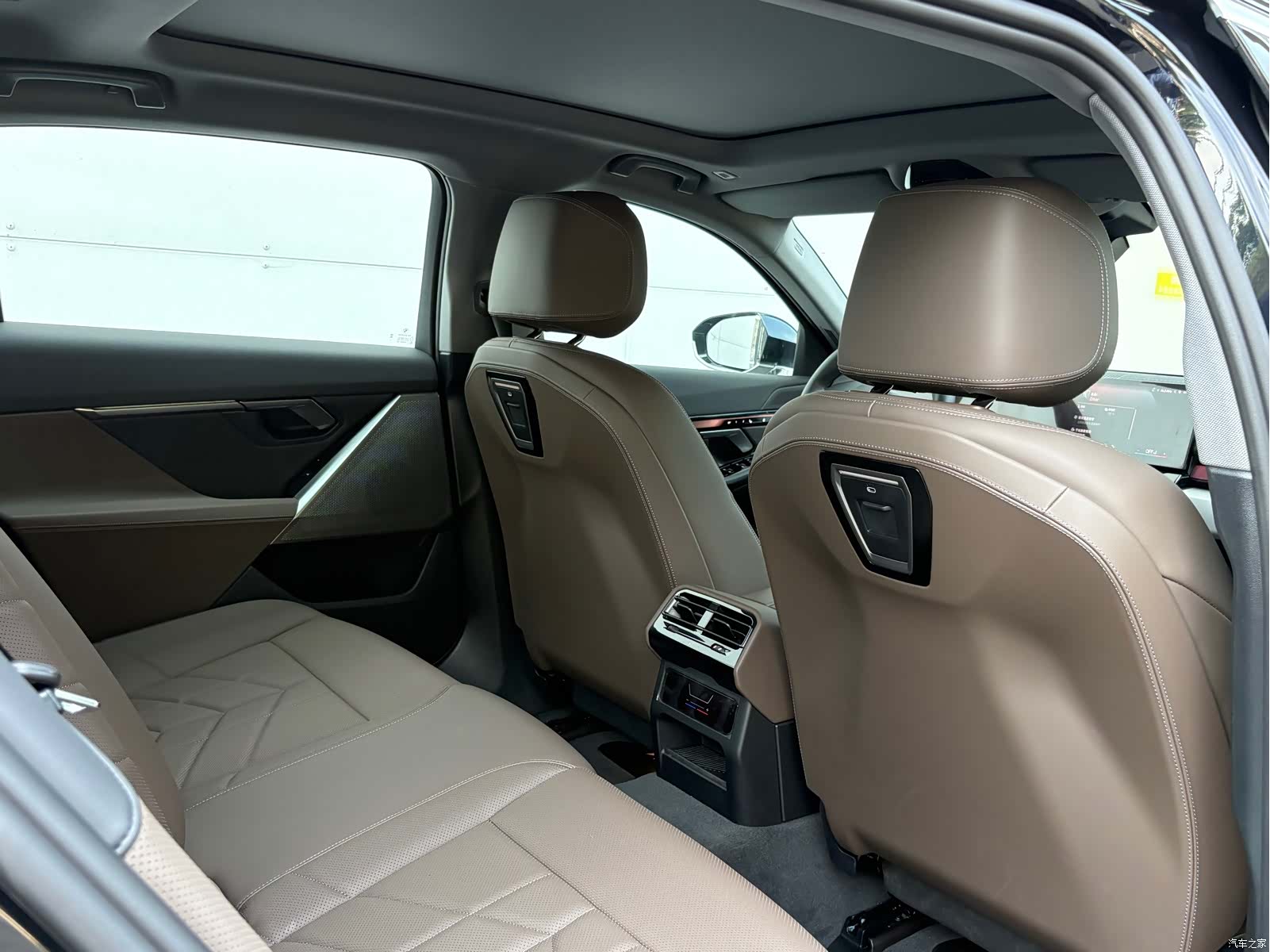 BMW i5, 2025 16