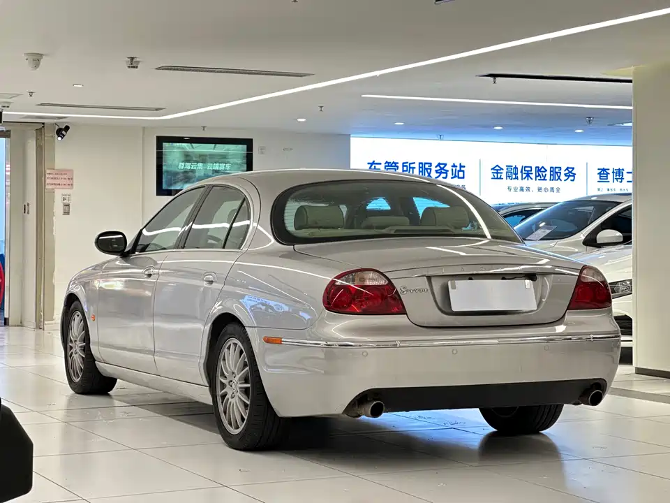 Jaguar S-TYPE