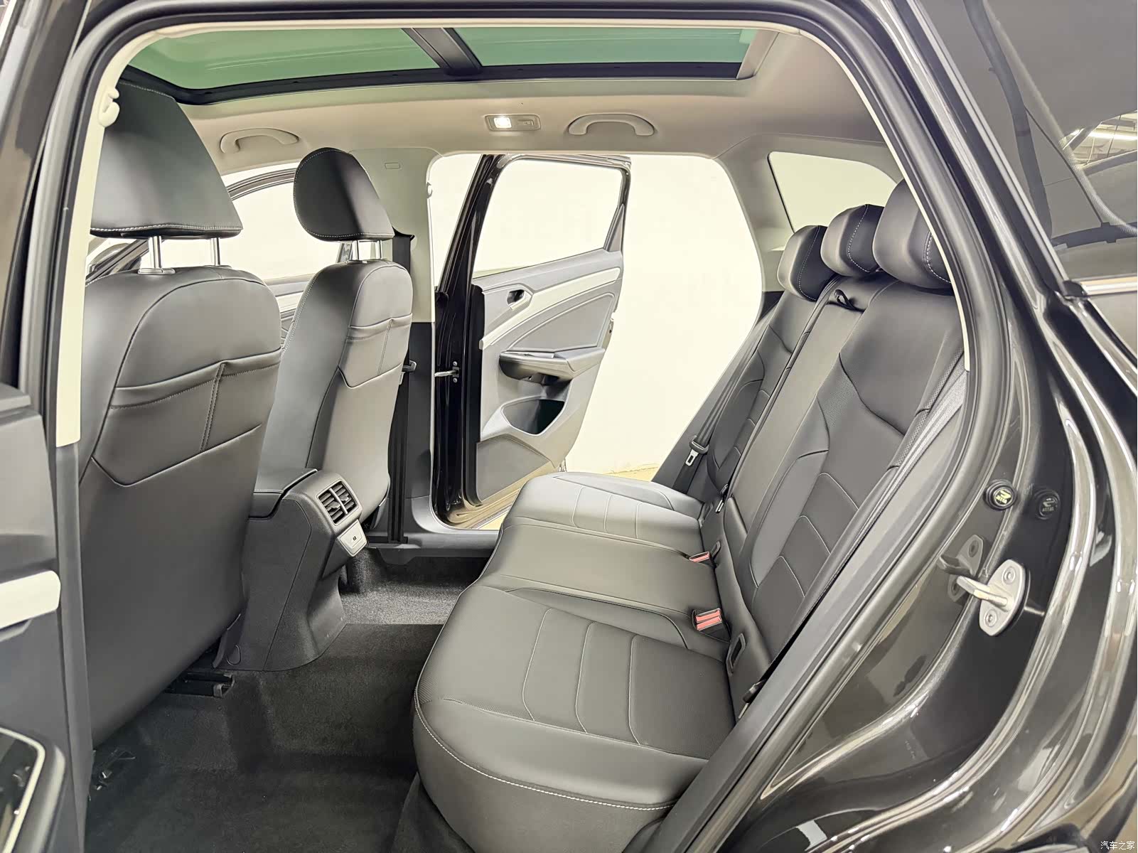 Volkswagen VS7, 2023 10