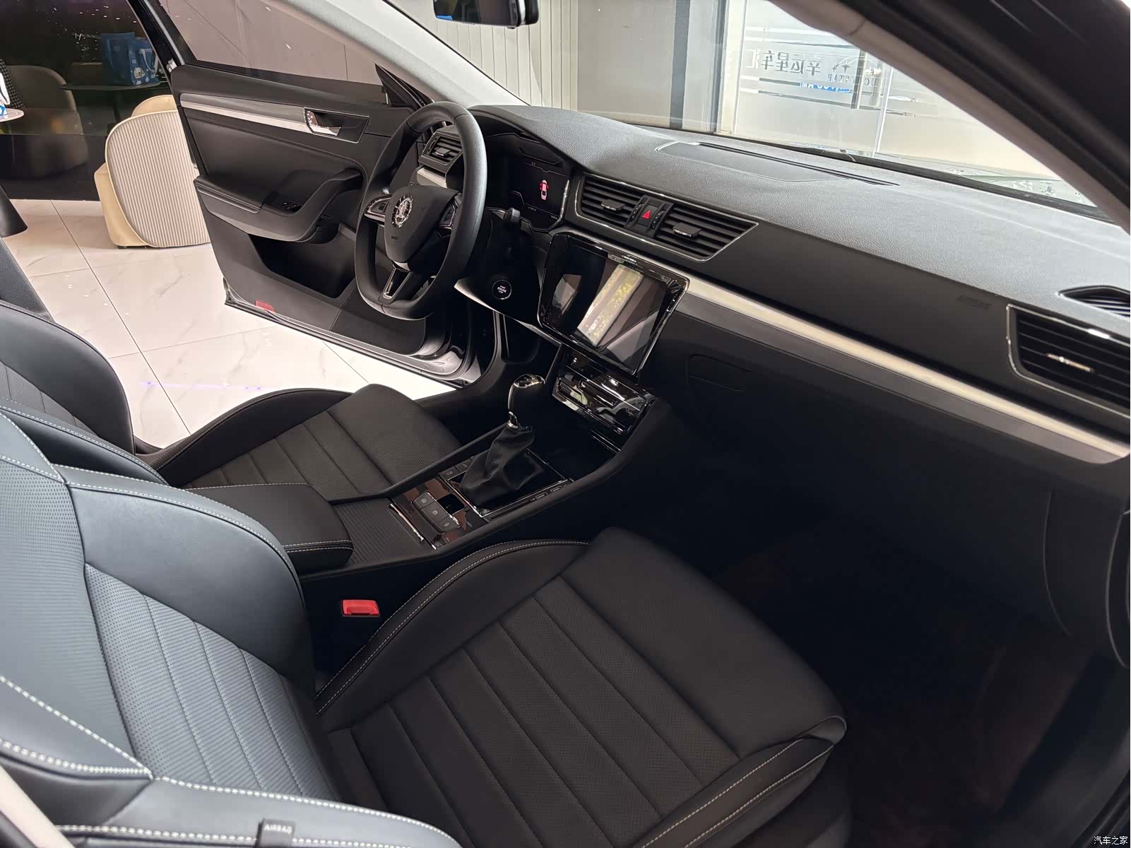 Skoda Superb, 2025 10