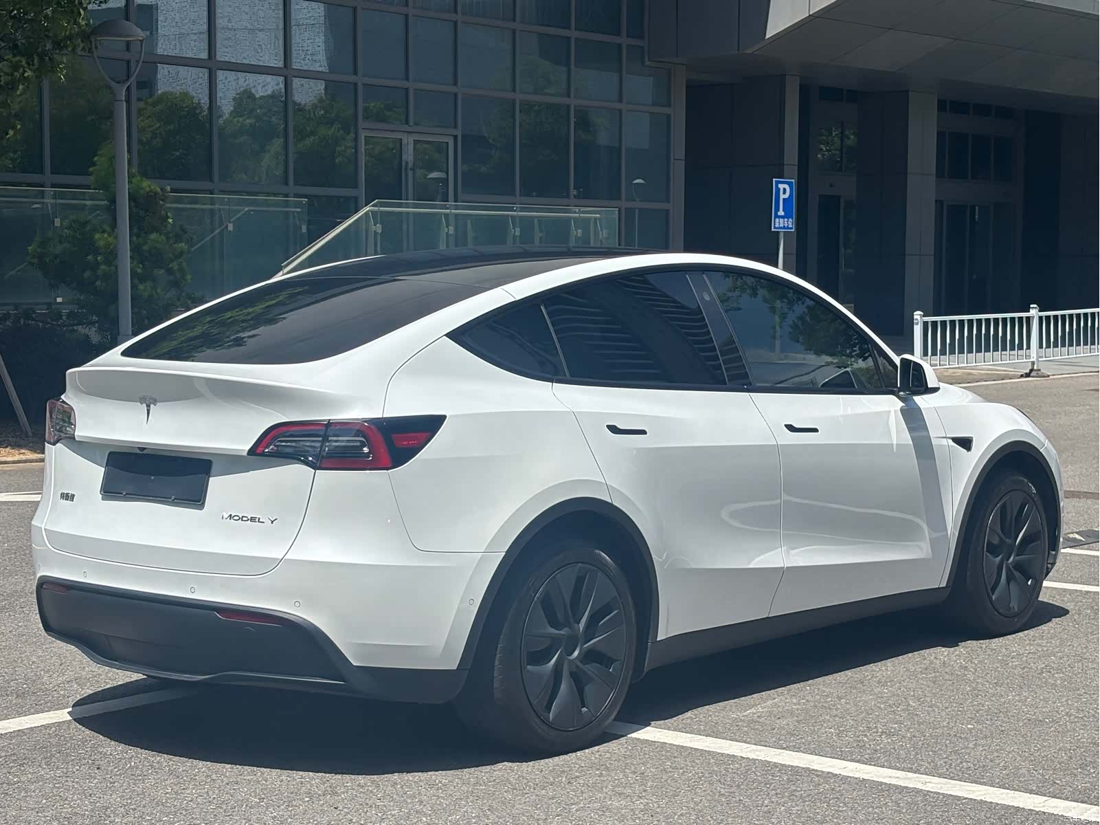 Tesla Model Y, 2024 20