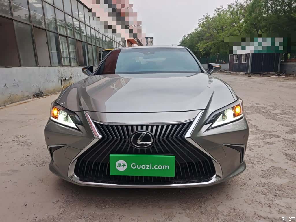 Lexus ES, 2020 3