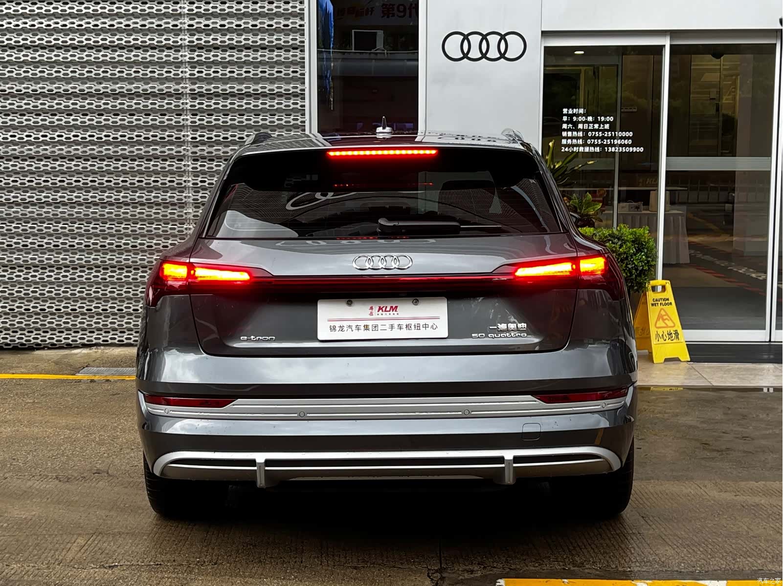 Audi e-tron, 2022 все фото