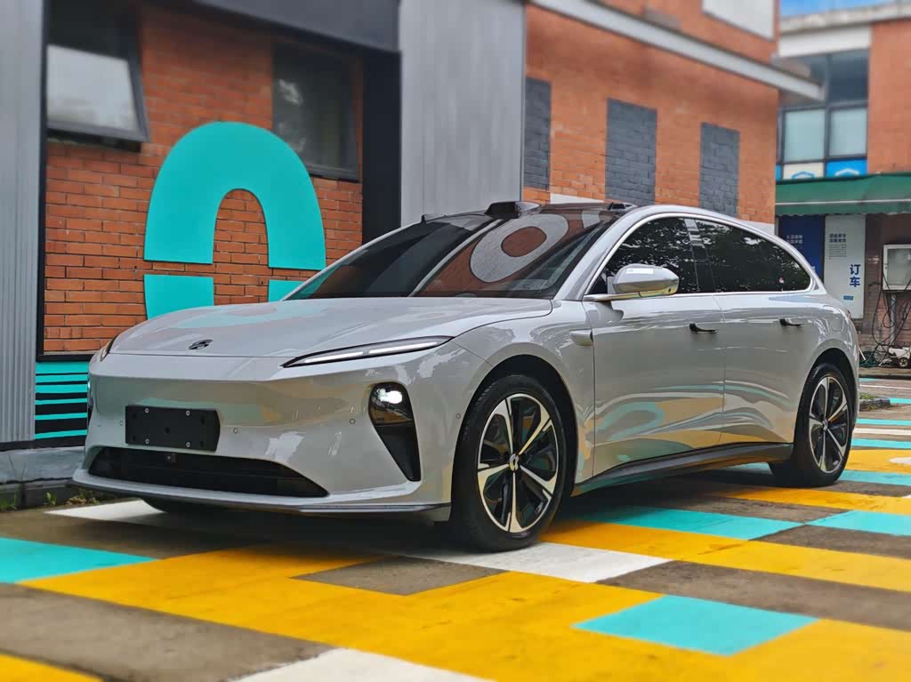 NIO ET5