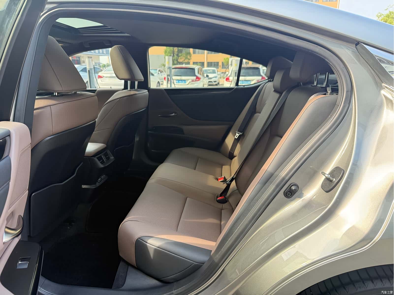 Lexus ES, 2024 все фото