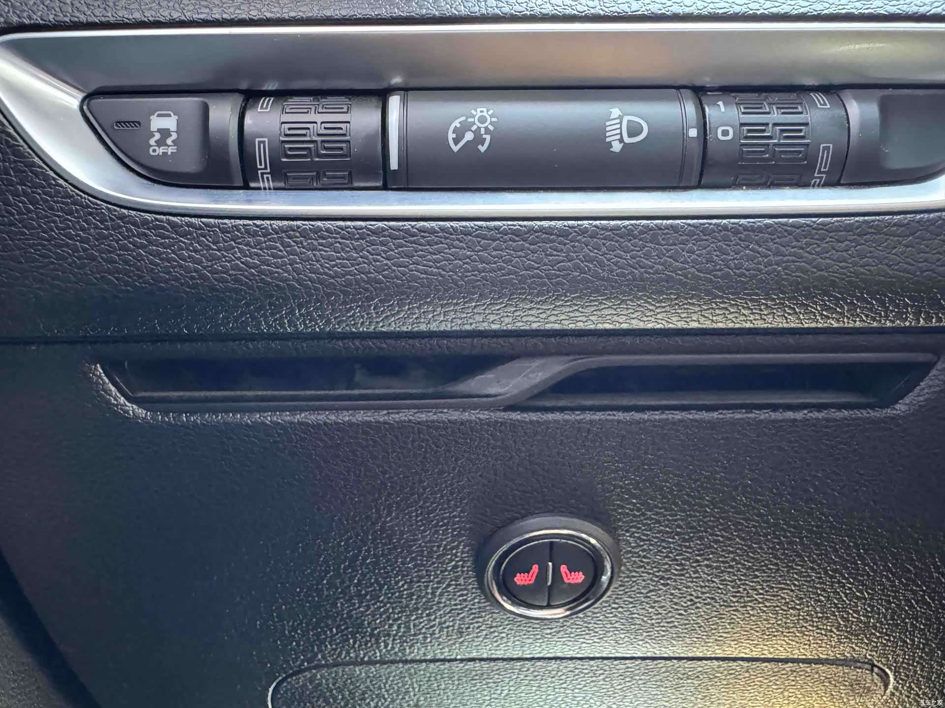 Geely Coolray, 2022 11