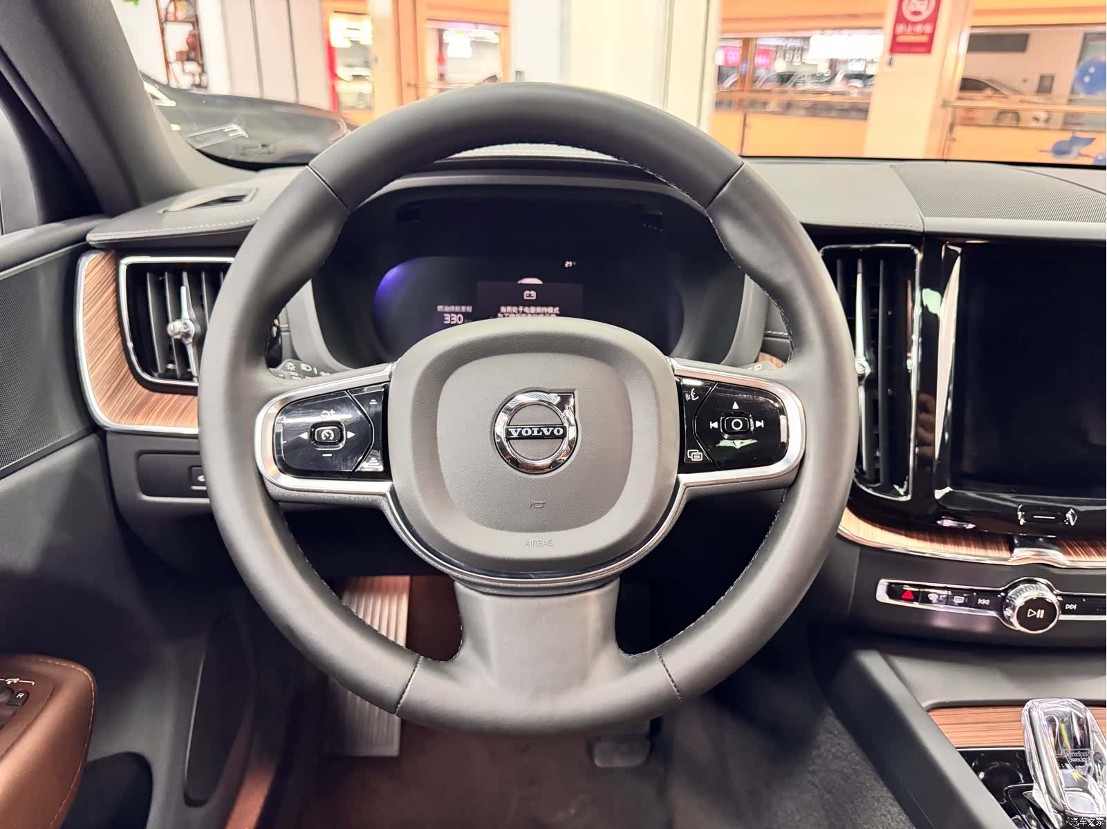 Volvo XC60, 2023 9