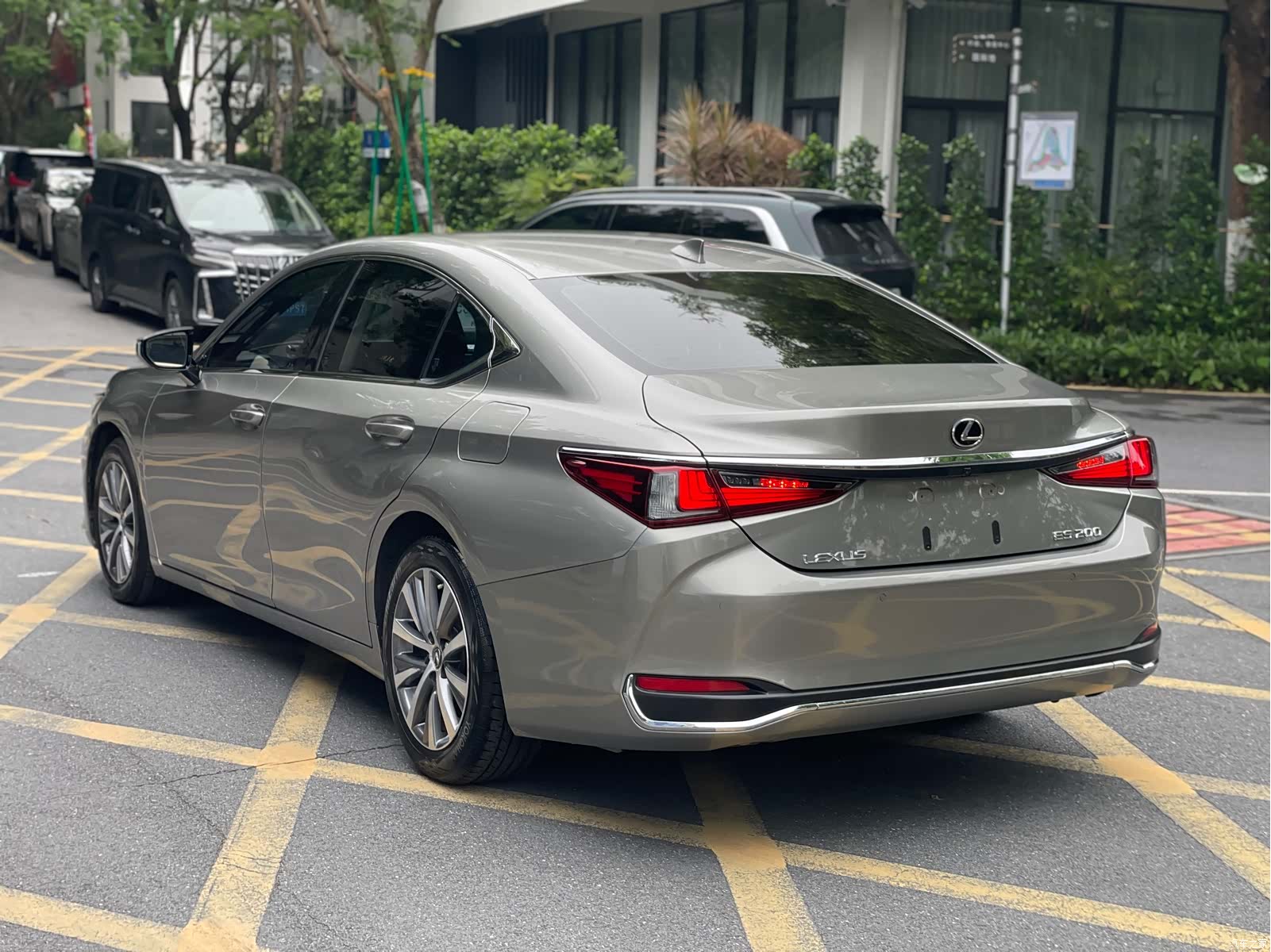 Lexus ES, 2019 4