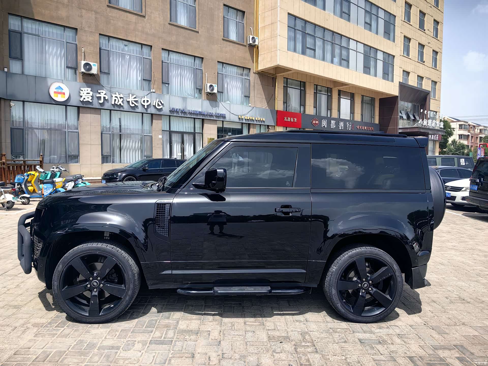 Land Rover Defender, 2023 13