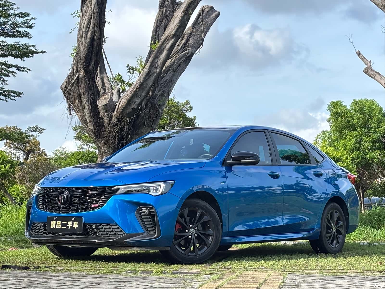 Buick Verano, 2022 1