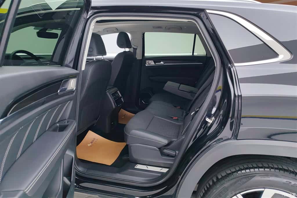 Volkswagen Teramont X, 2021 11