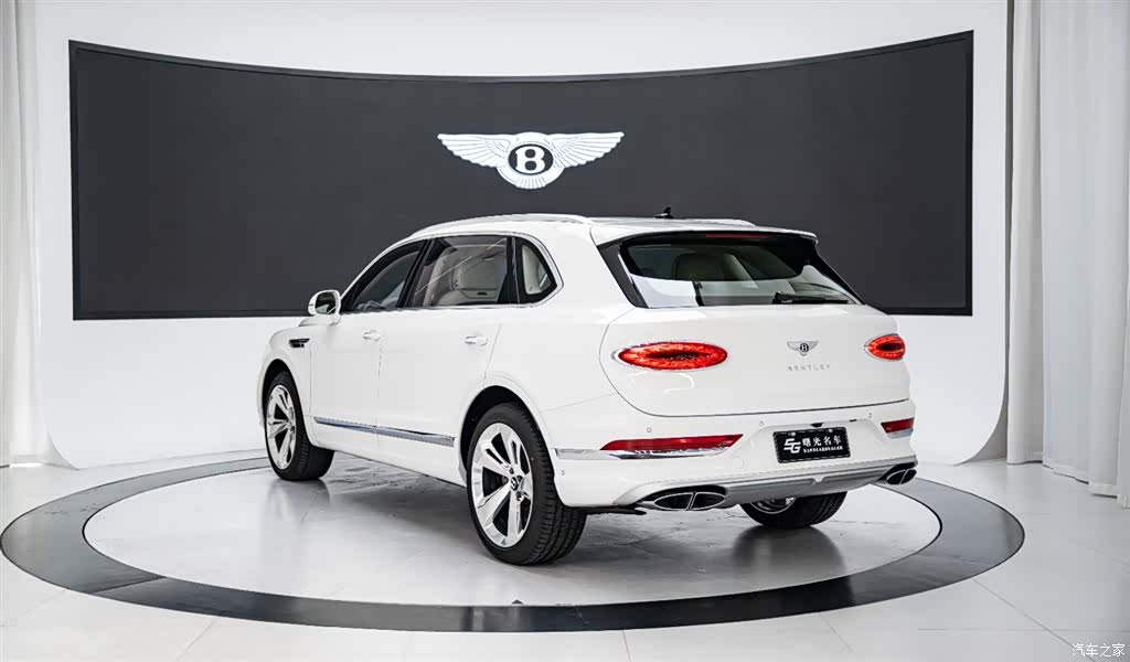 Bentley Bentayga, 2023 6