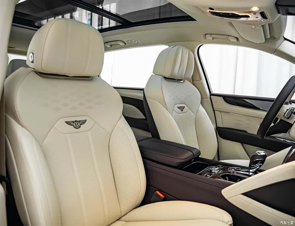 Bentley Bentayga, 2023 15