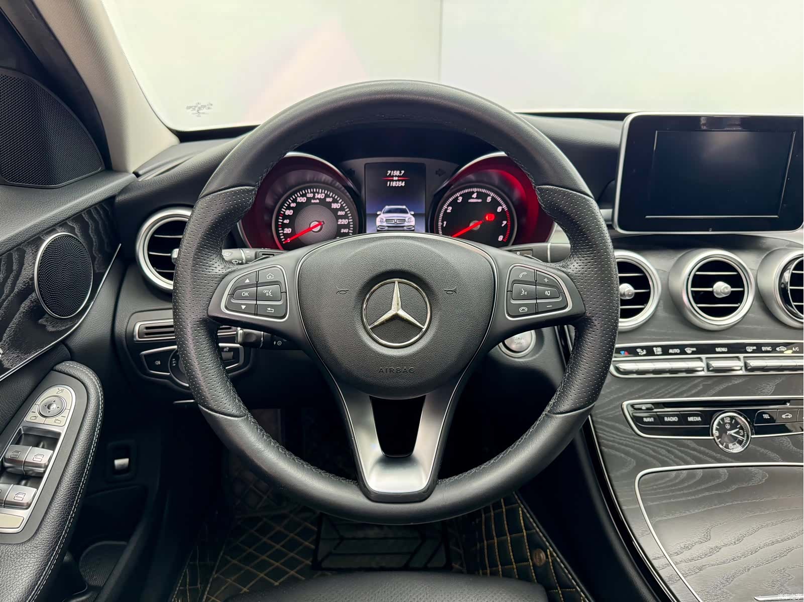 Mercedes-Benz C-Class, 2018 16