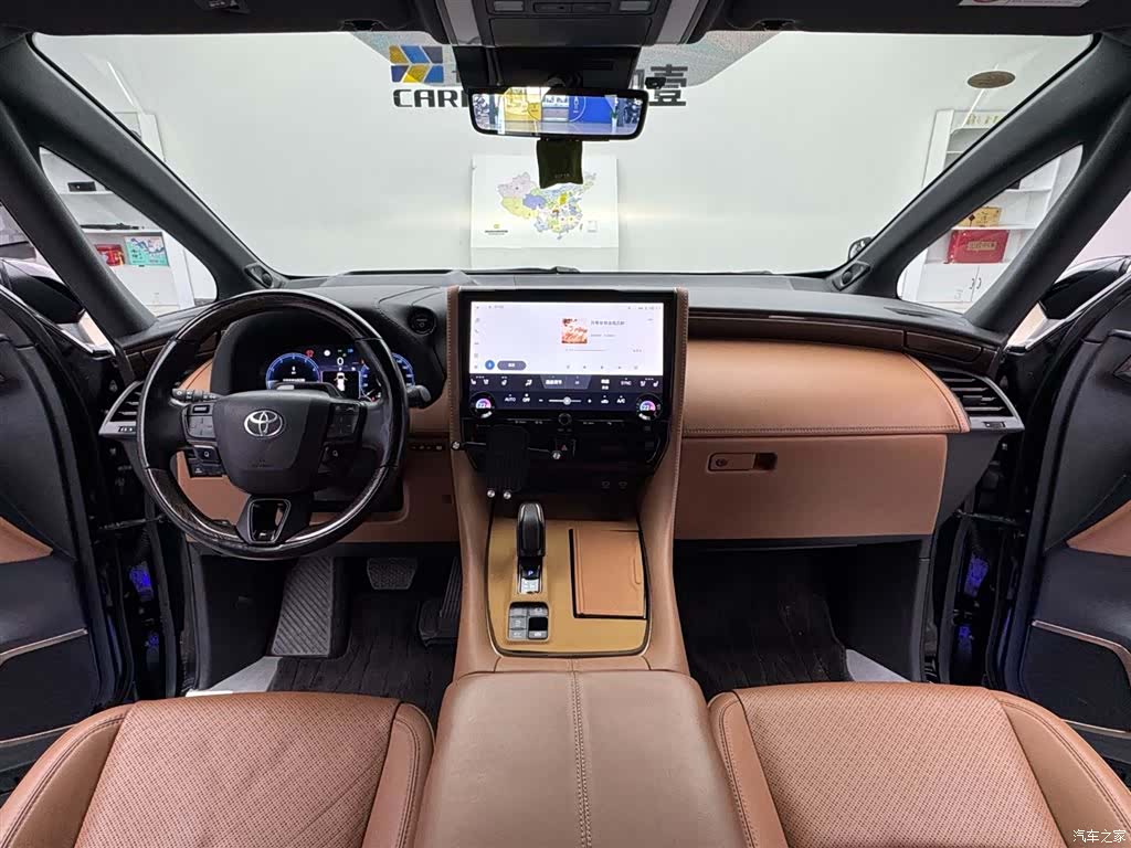 Toyota Alphard, 2023 10