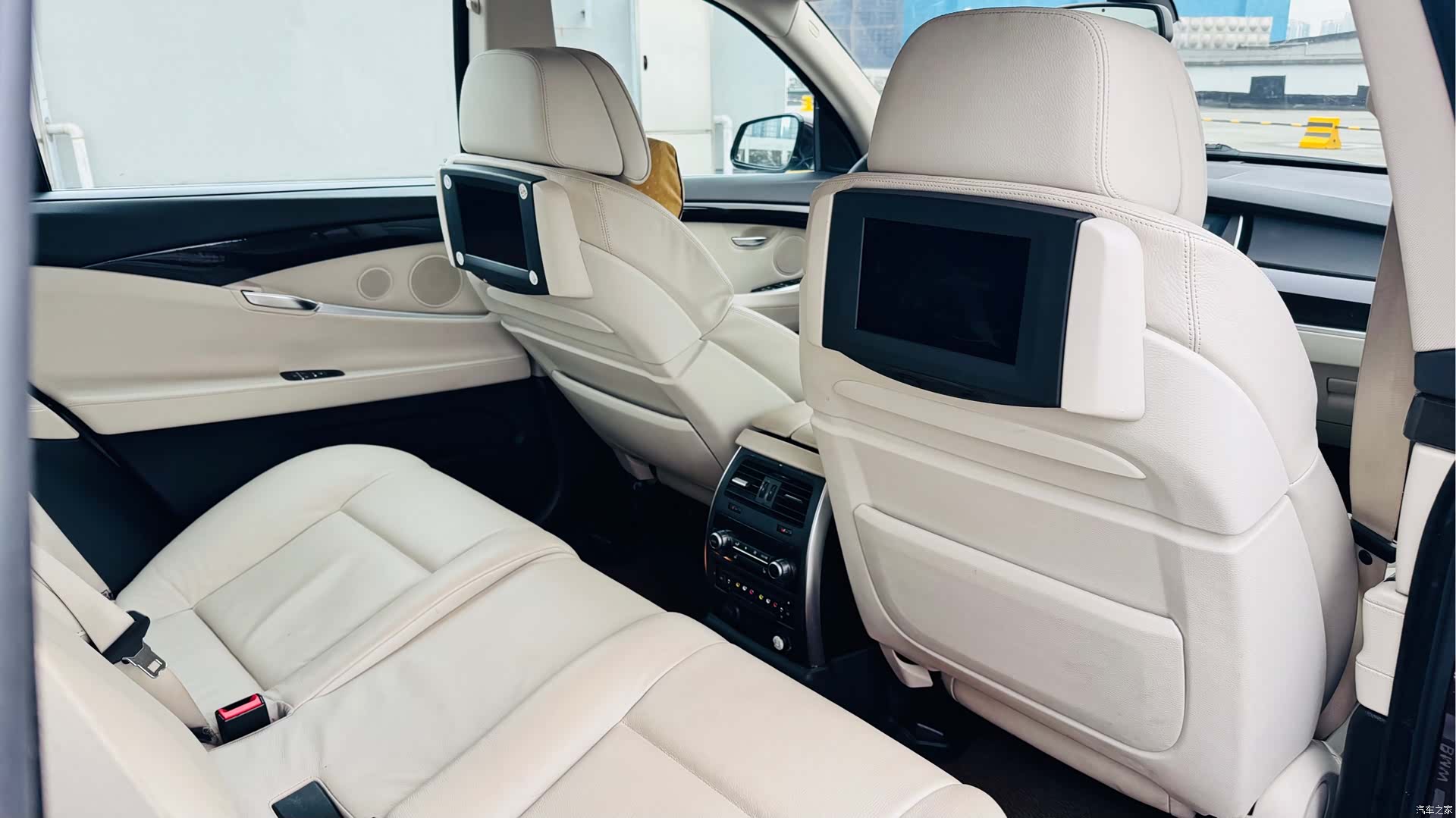 BMW 5 Series, 2011 15