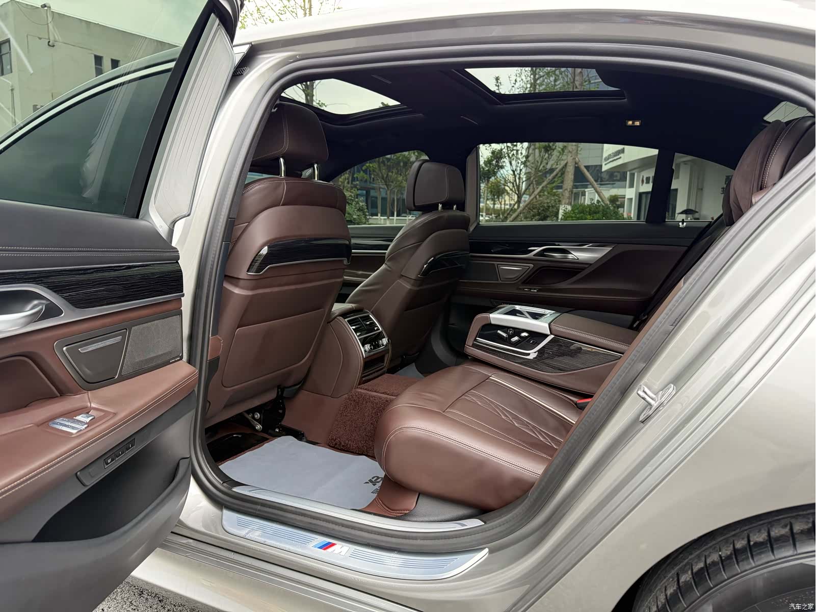BMW 7 Series, 2020 все фото