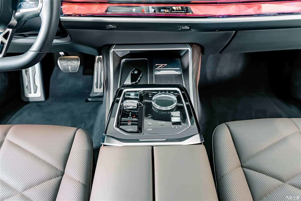 BMW 7 Series, 2025 12