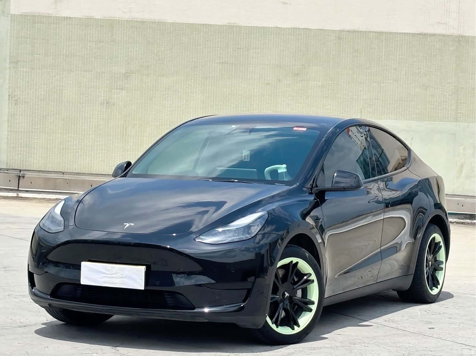 Tesla Model Y, 2023 1