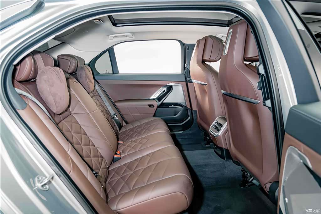 BMW 7 Series, 2025 22