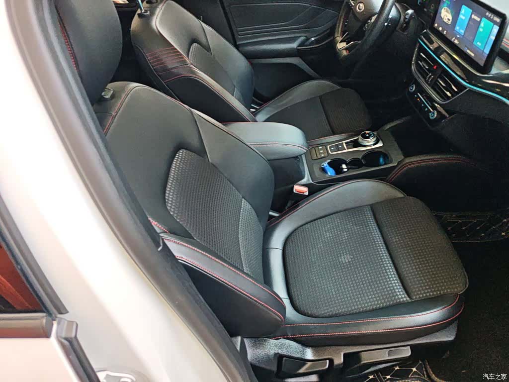 Ford Focus, 2022 20
