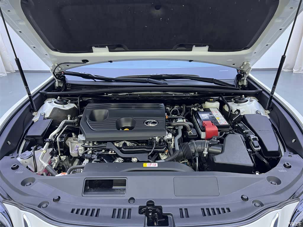 Lexus ES, 2026 26