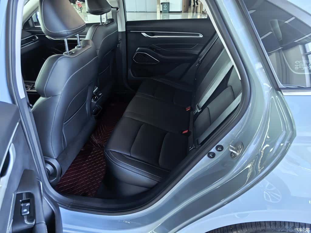 Geely Emgrand, 2023 20