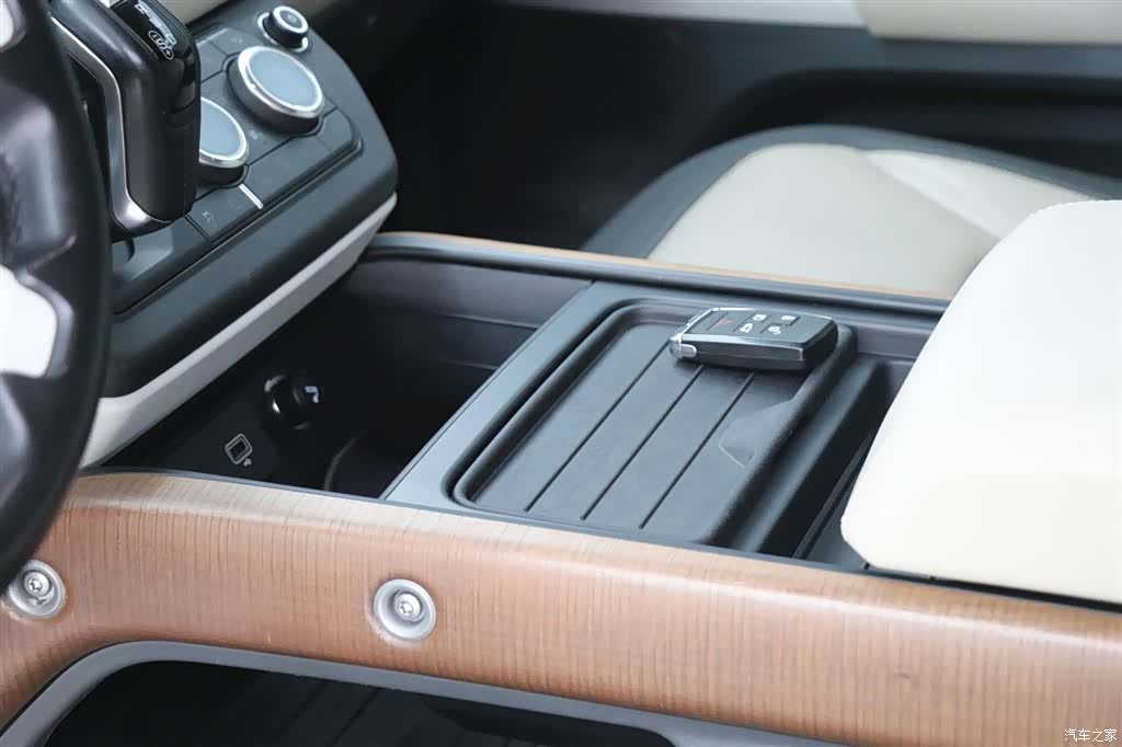 Land Rover Defender, 2021 15