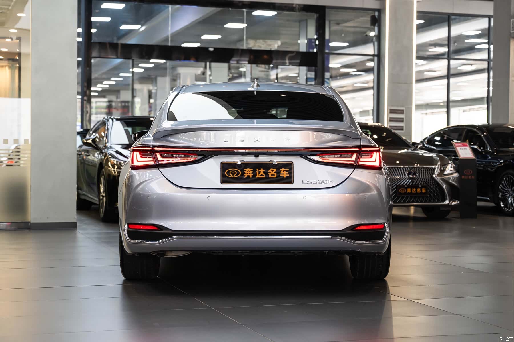 Lexus ES, 2025 все фото