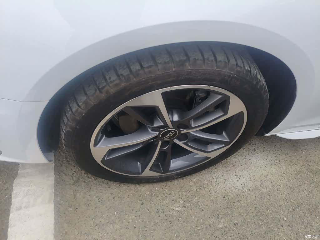 Audi A4L, 2024 25