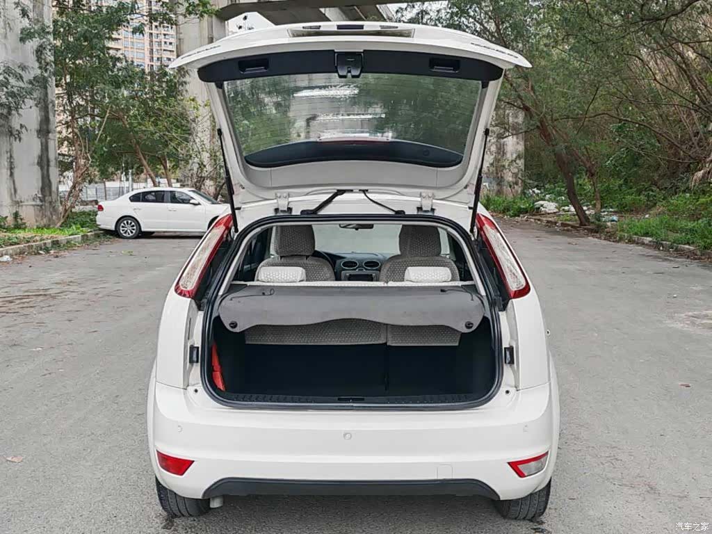 Ford Focus, 2014 12
