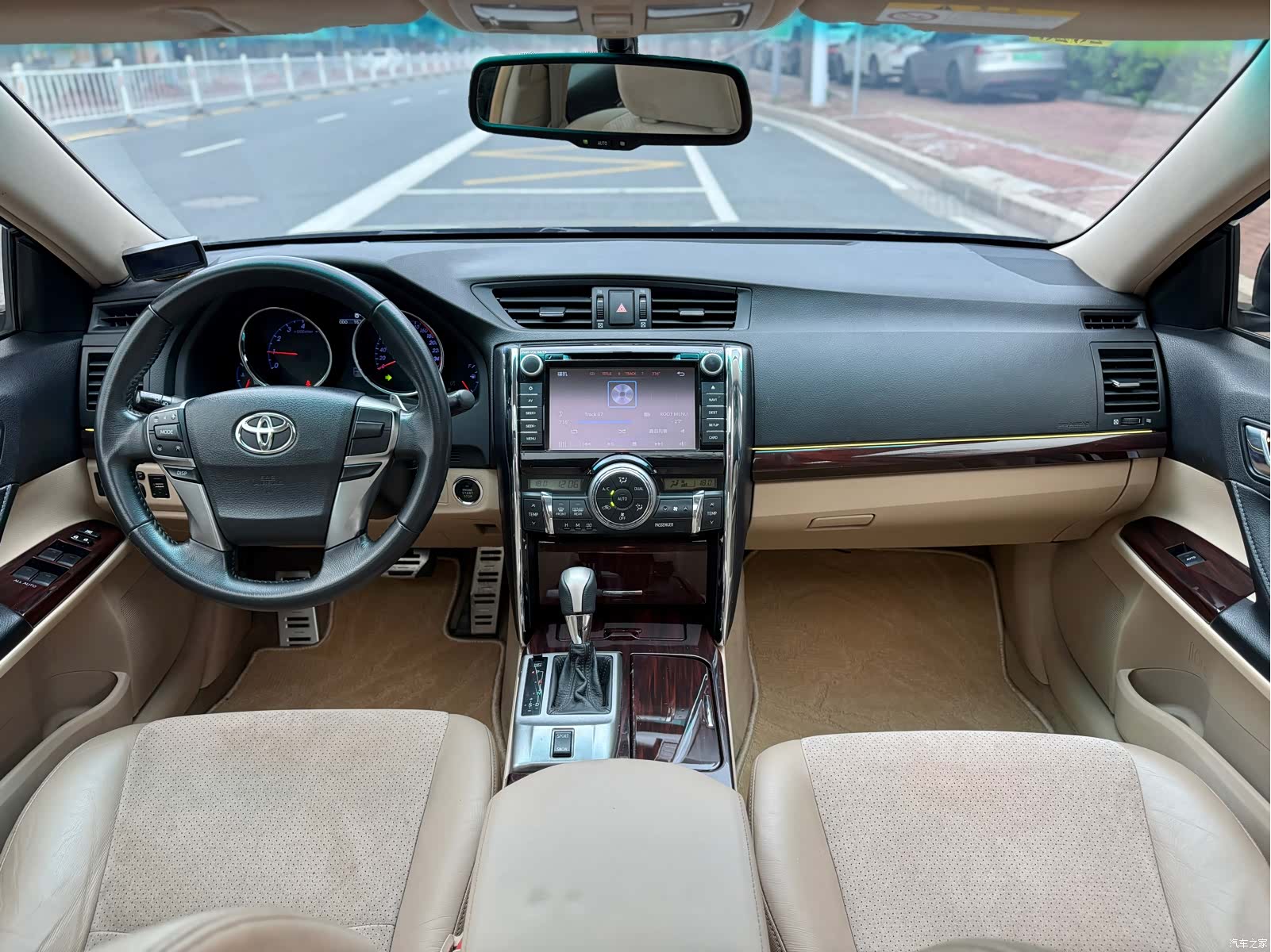 Toyota 2.5V, 2012 7