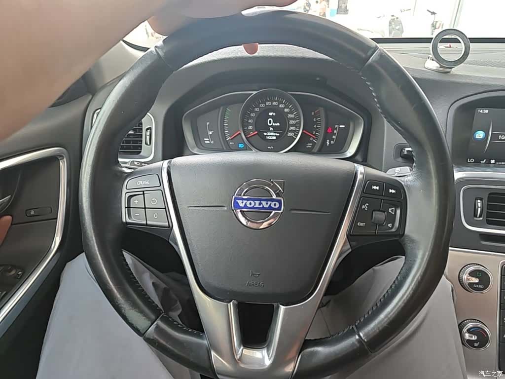 Volvo S60, 2015 11