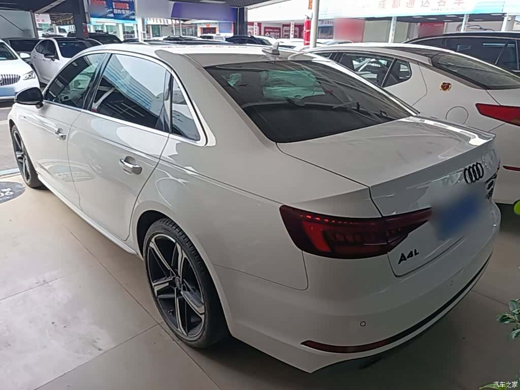 Audi A4L, 2018 все фото