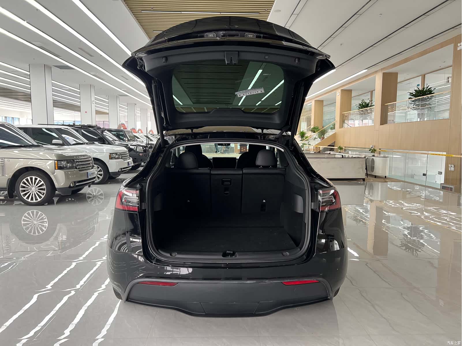Tesla Model Y, 2023 14