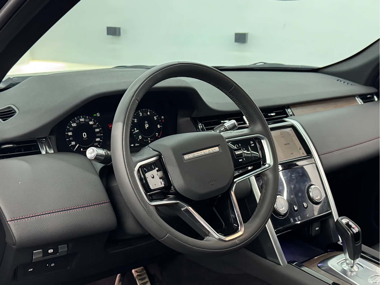 Land Rover Discovery, 2023 все фото