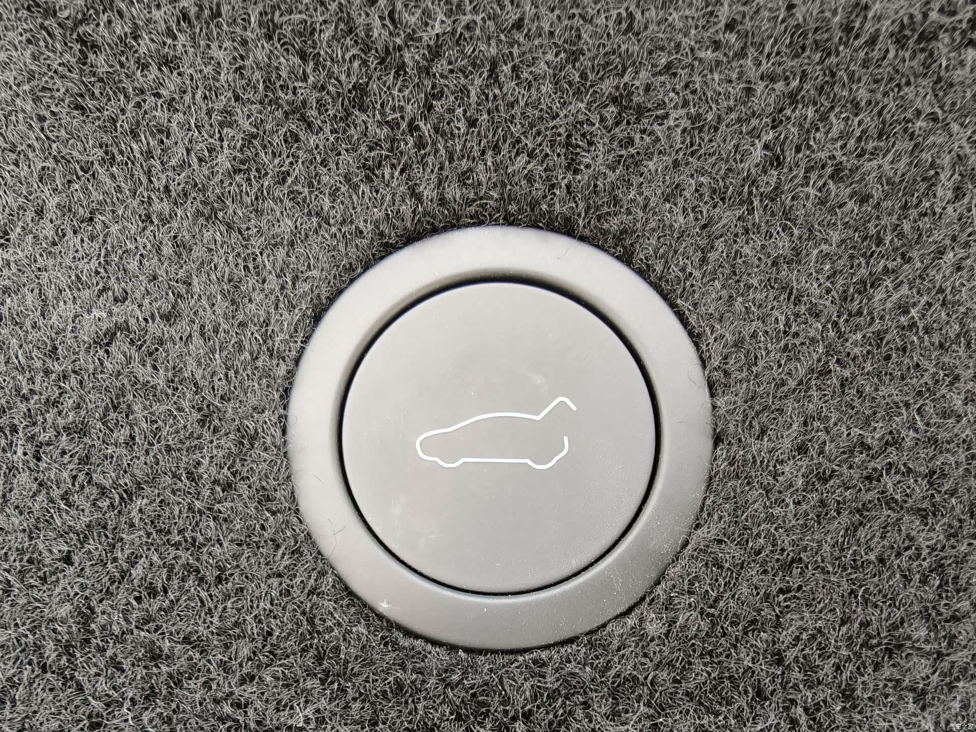 Tesla Model Y, 2025 18