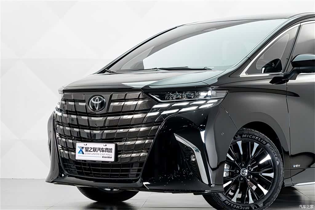 Toyota Alphard, 2025 3
