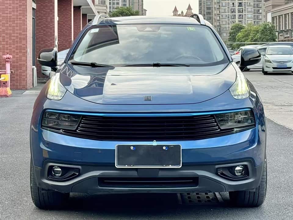Lynk & Co 01