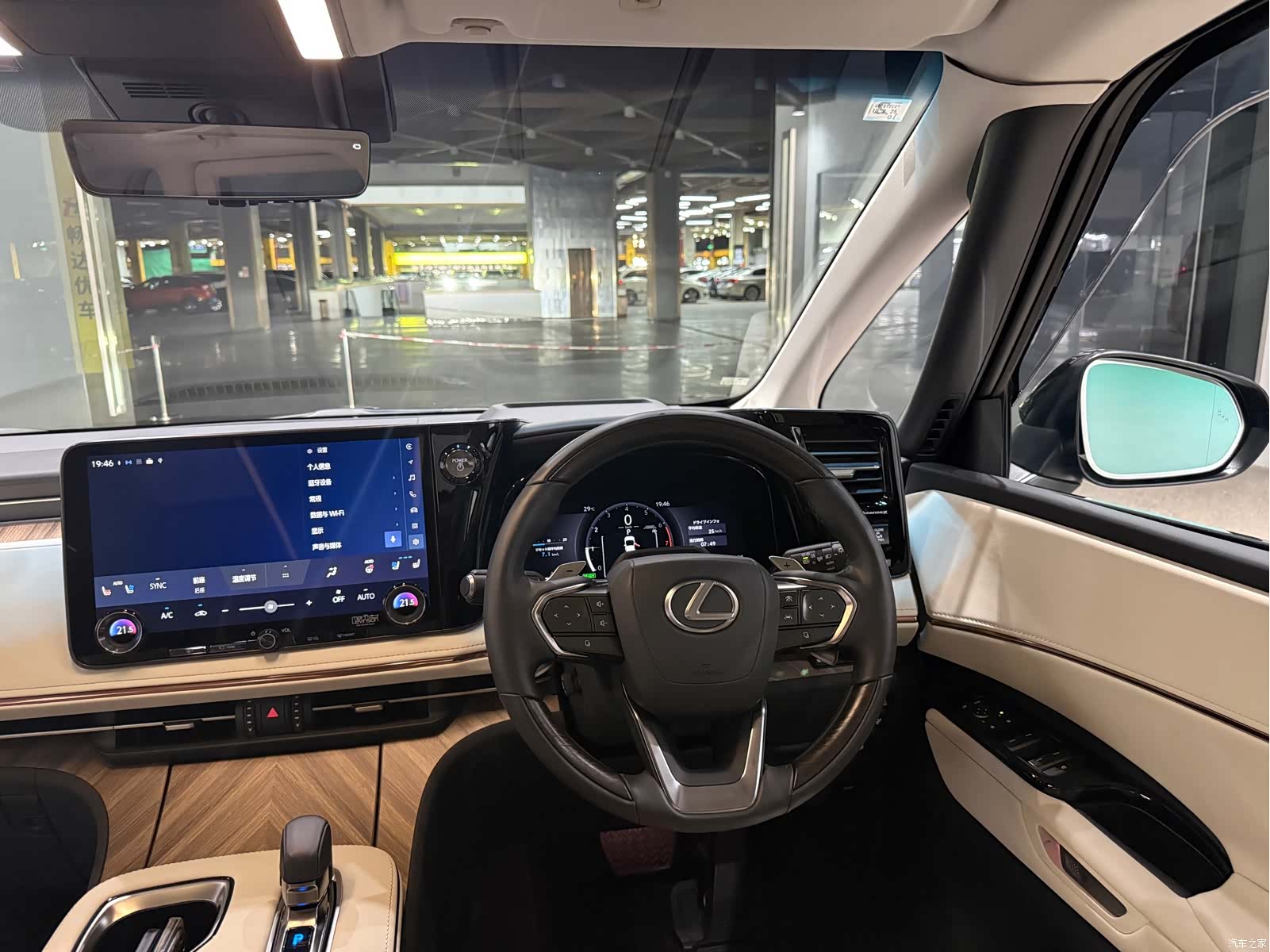 Lexus LM, 2026 8